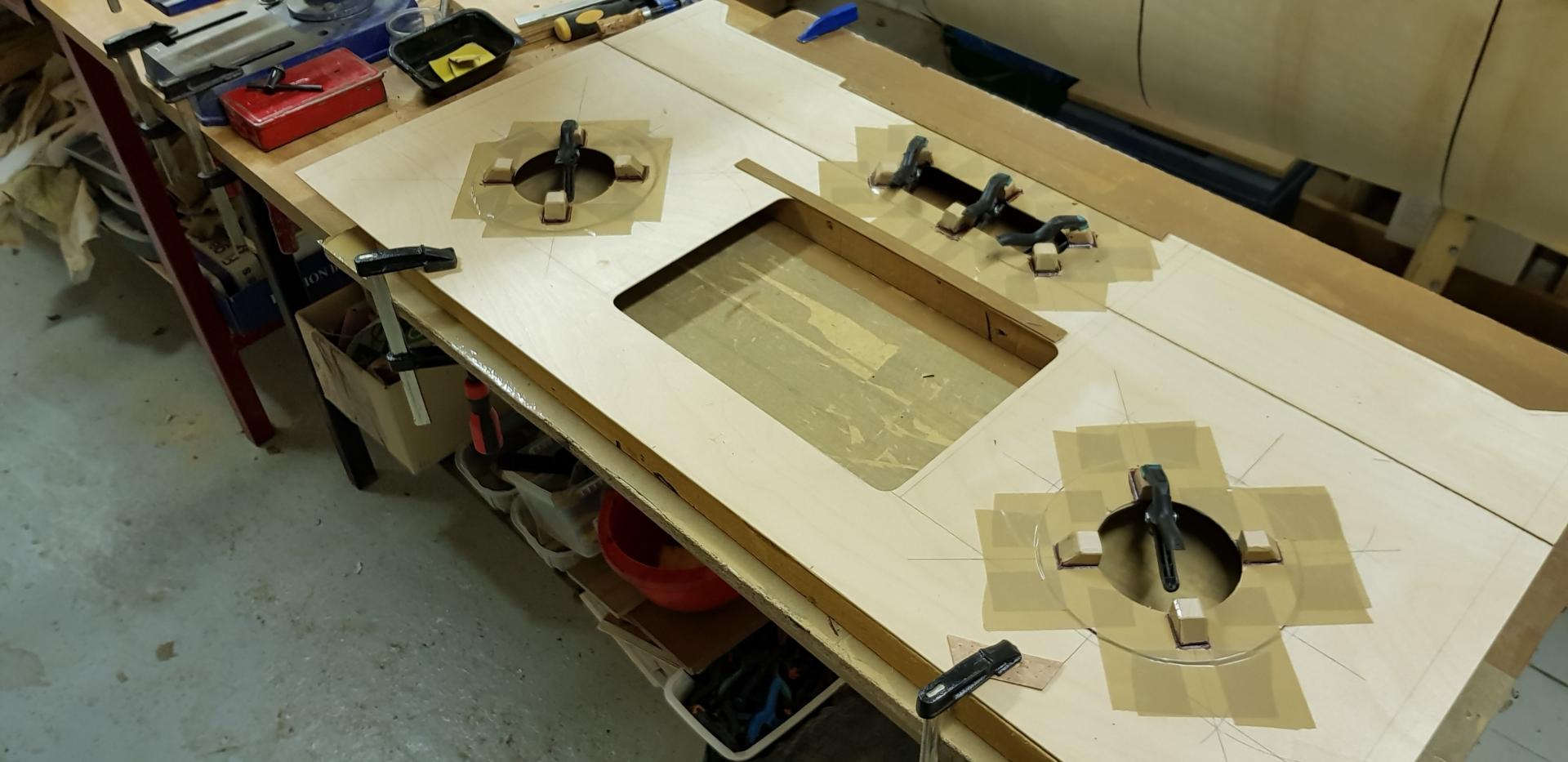 Pions de vissage des trappes.