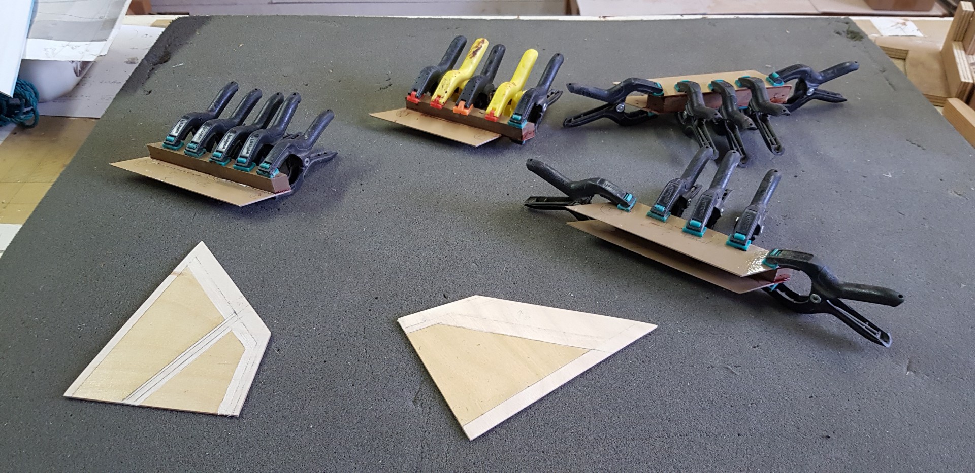 Contrecollage baguettes rallonges + goussets.