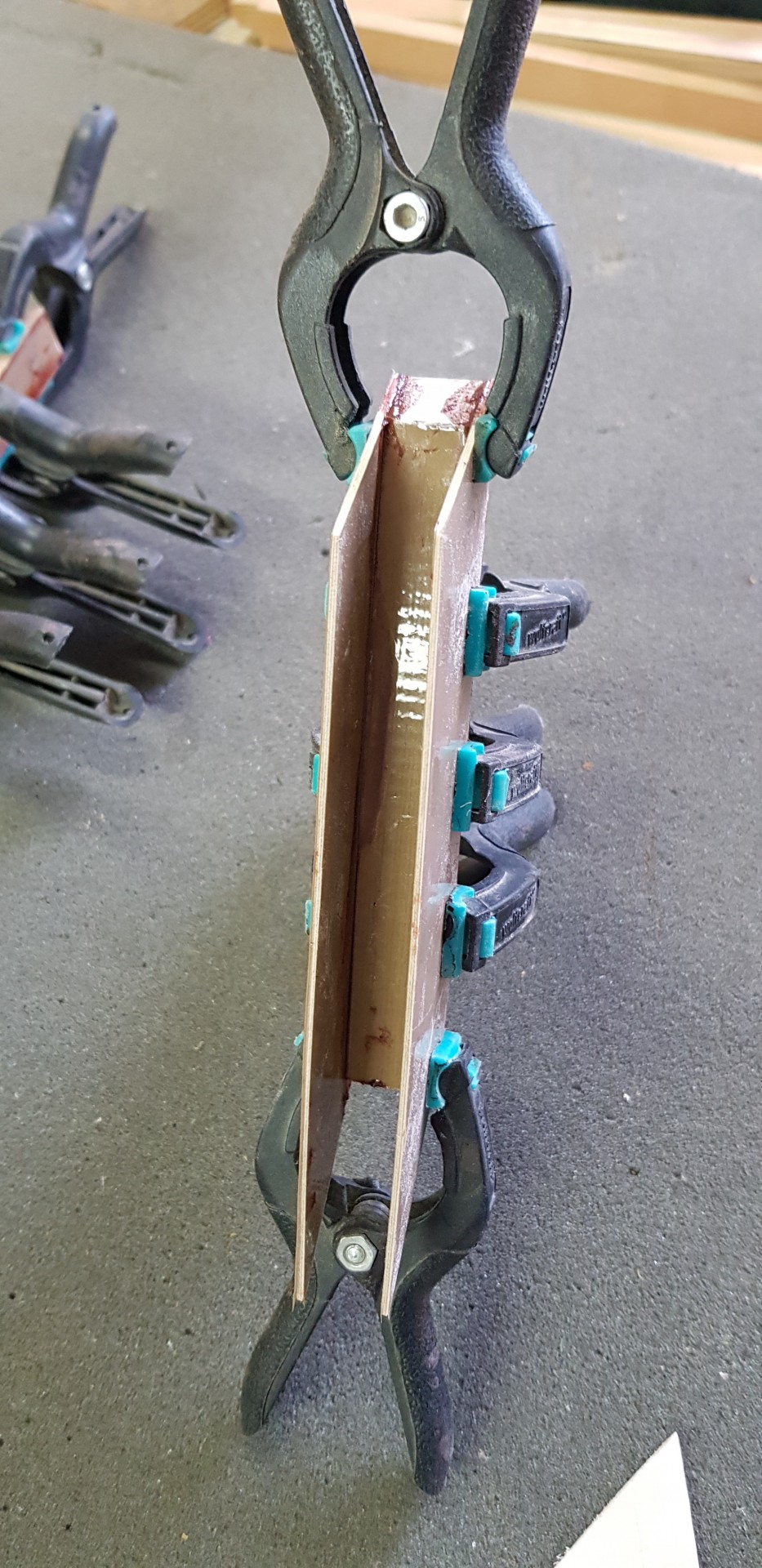 Gros plan sur un contrecollage.