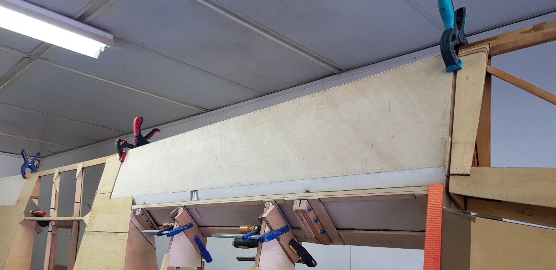 Gros plan sur le volet gauche.