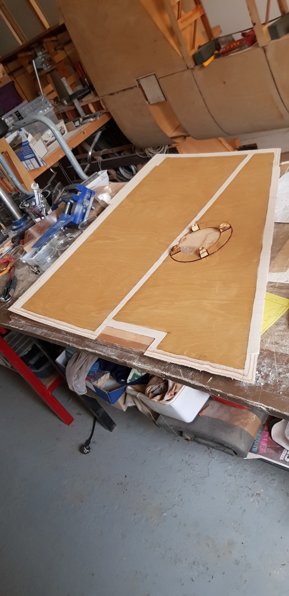 Enturage du panneau.