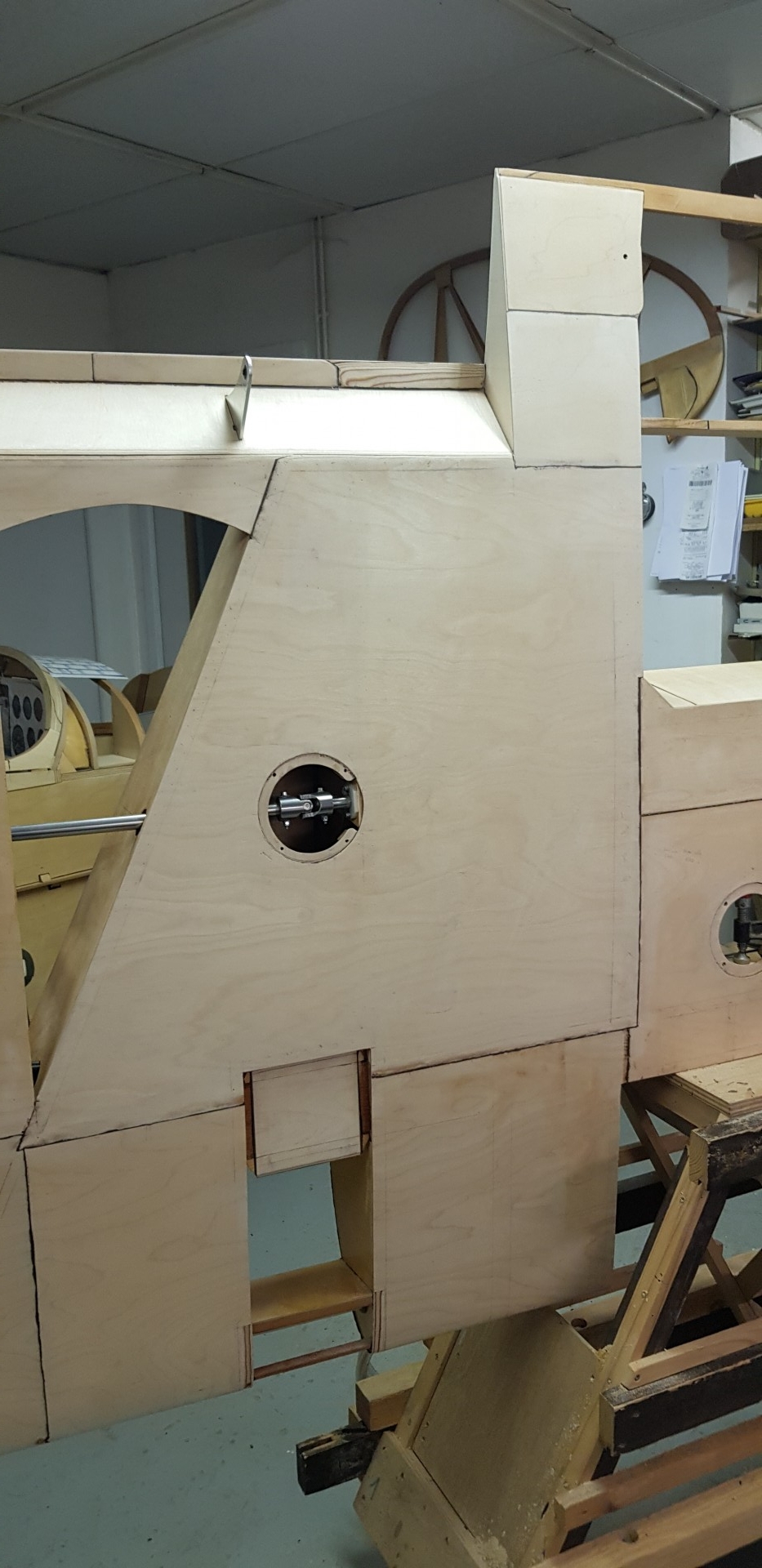 Collage des cp d'intrados gauche terminé.