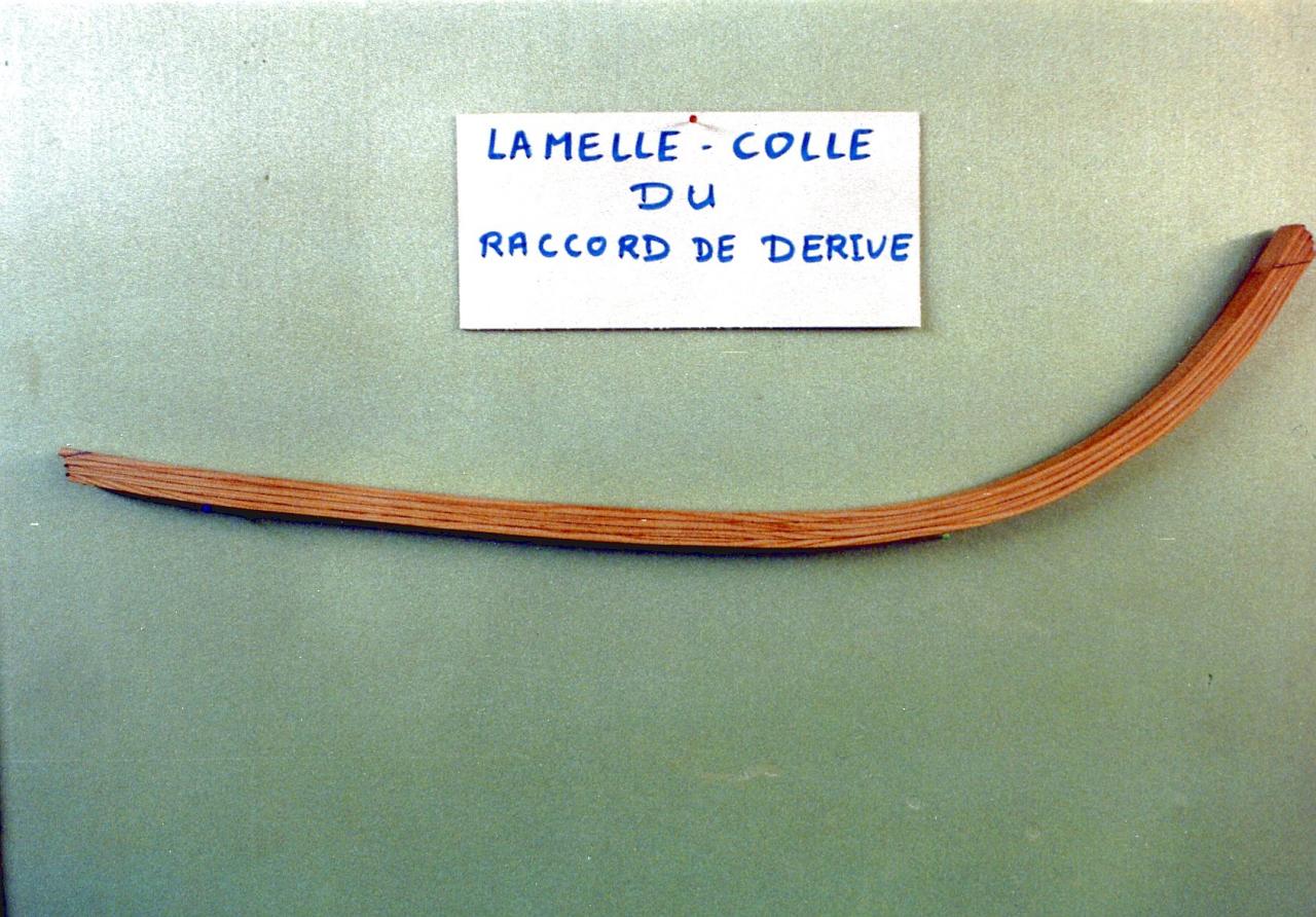 Lamellé-collé de raccord de dérive terminé.