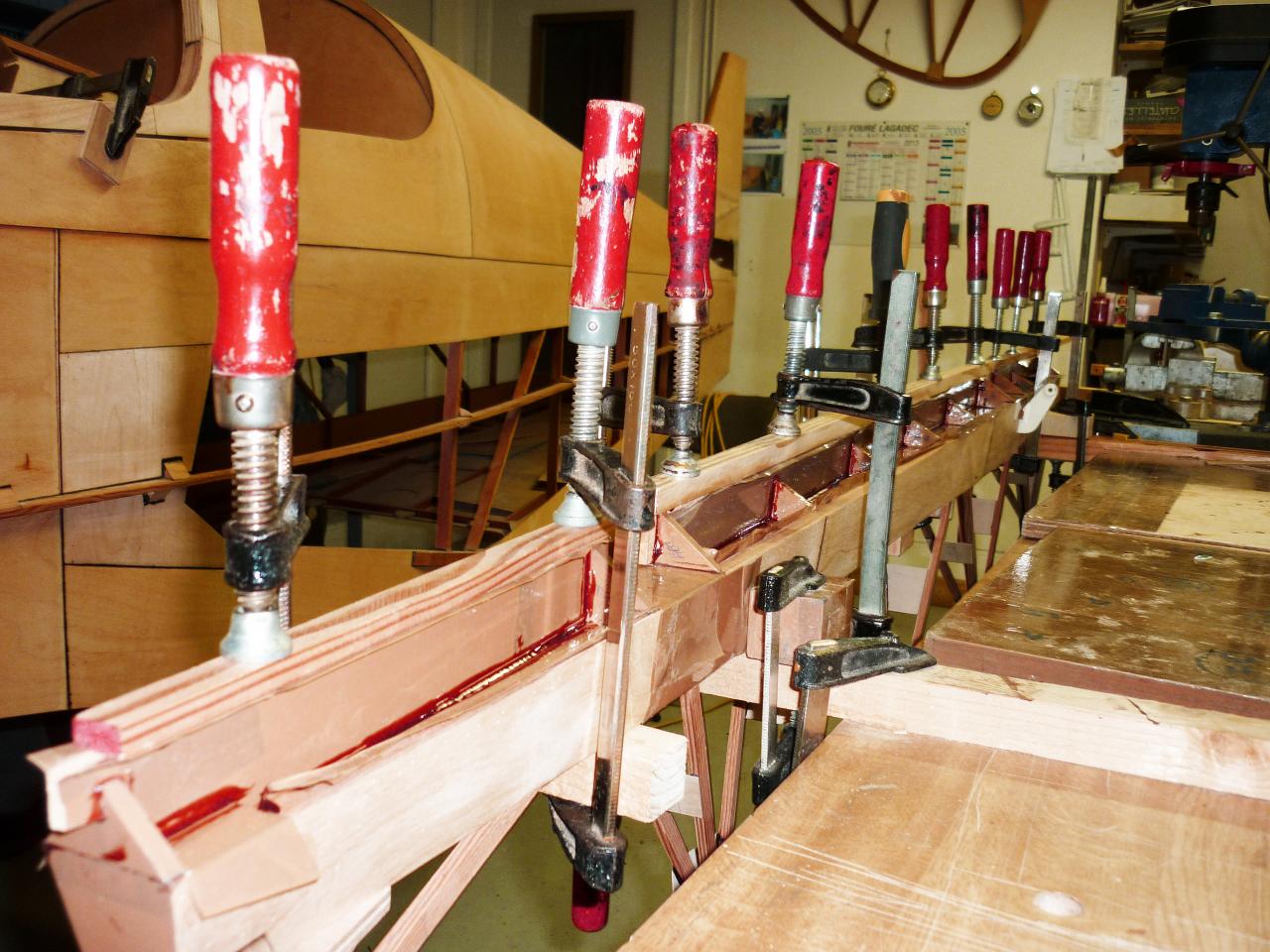 Collage des lisses sur leurs supports.