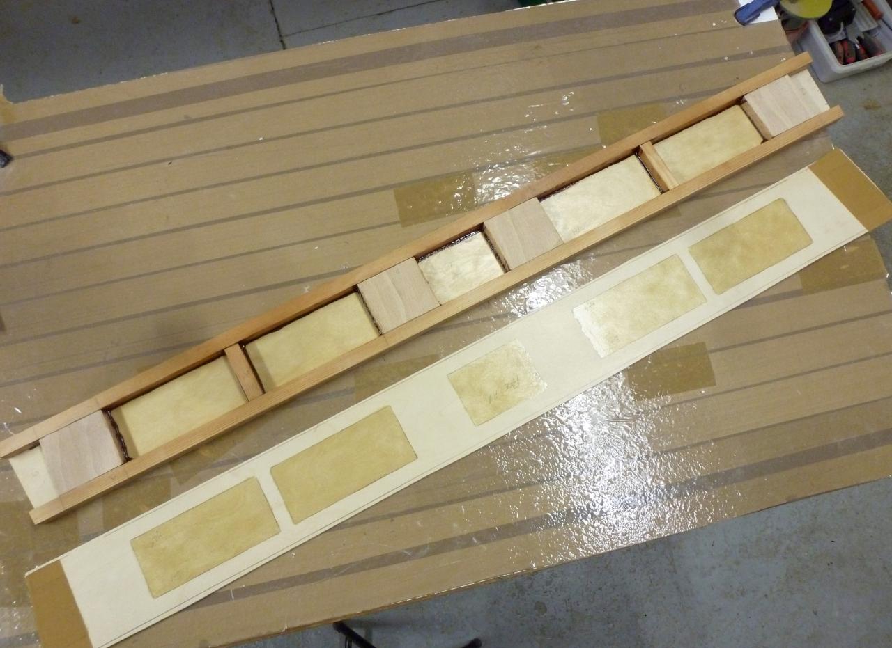 Coffrage arrière collé.